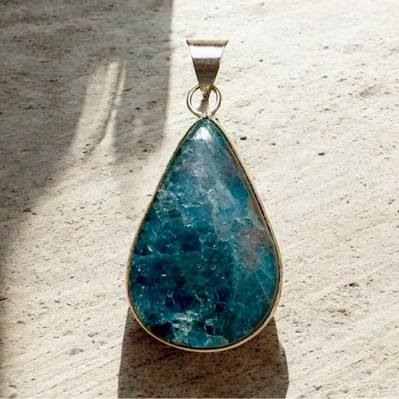 Blue Apatite Gemstone Pendant - Picture 1 of 2